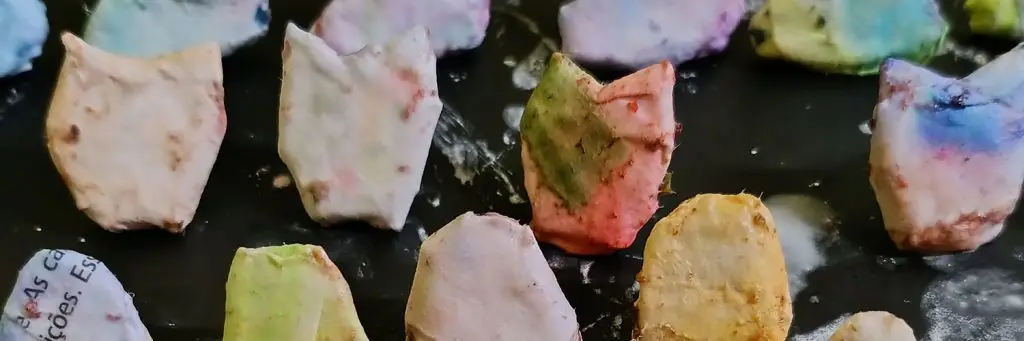 piezas en proceso de creación papel maché