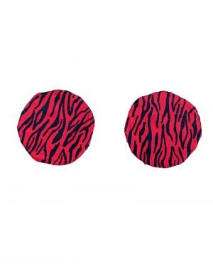 Pendientes Sahara redondos con estampado de cebra sobre fondo rojo, sobre fondo blanco