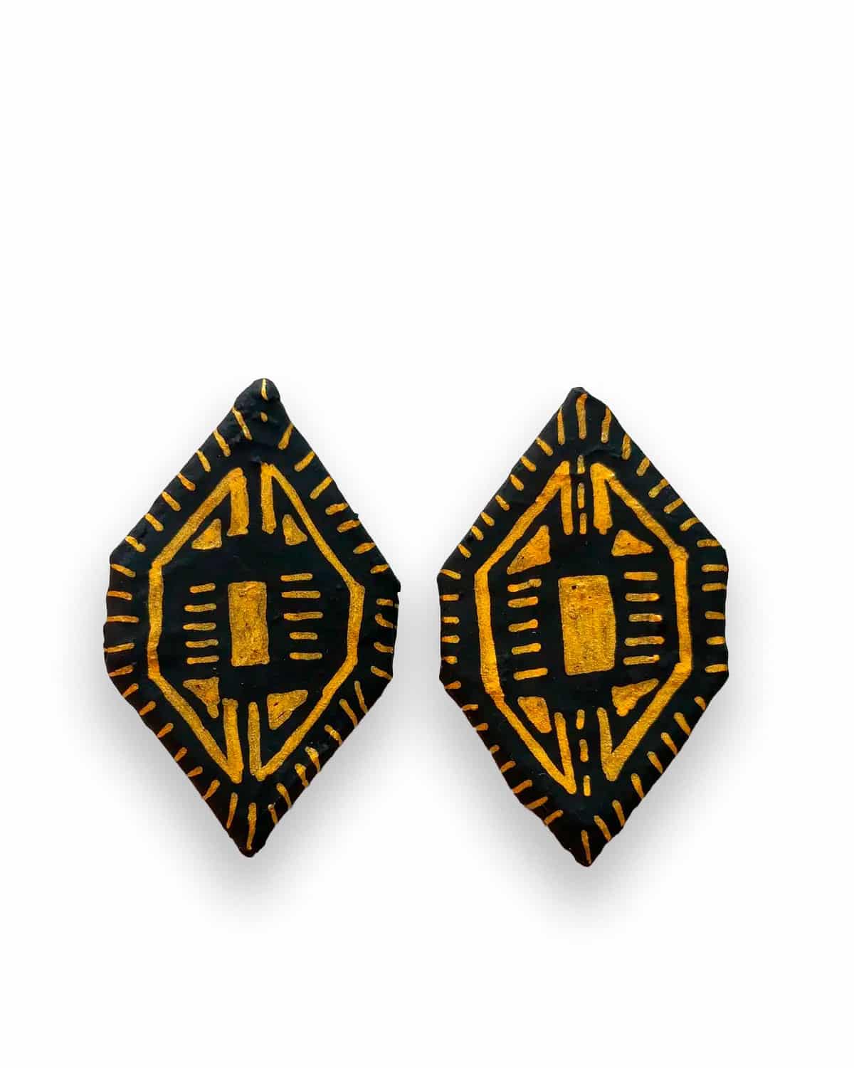 Pendientes tribales Inti de la coleccion solsticio en oro y negro